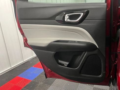 Used 2025 Jeep Compass Limited AWD/4WD image 17