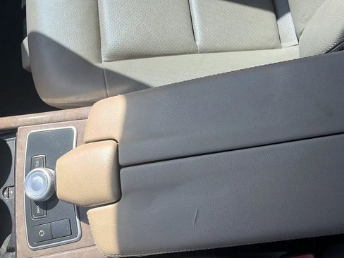 Used 2011 Mercedes-Benz E 350 4MATIC Sedan image 17