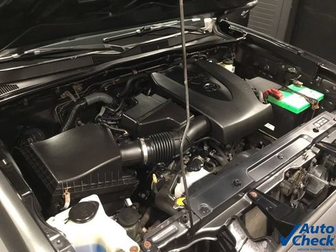 Used 2016 Toyota Tacoma TRD Sport w/ Towing Package AWD/4WD image 43