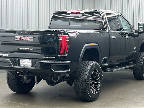 Used 2025 GMC Sierra 3500 Denali image 5