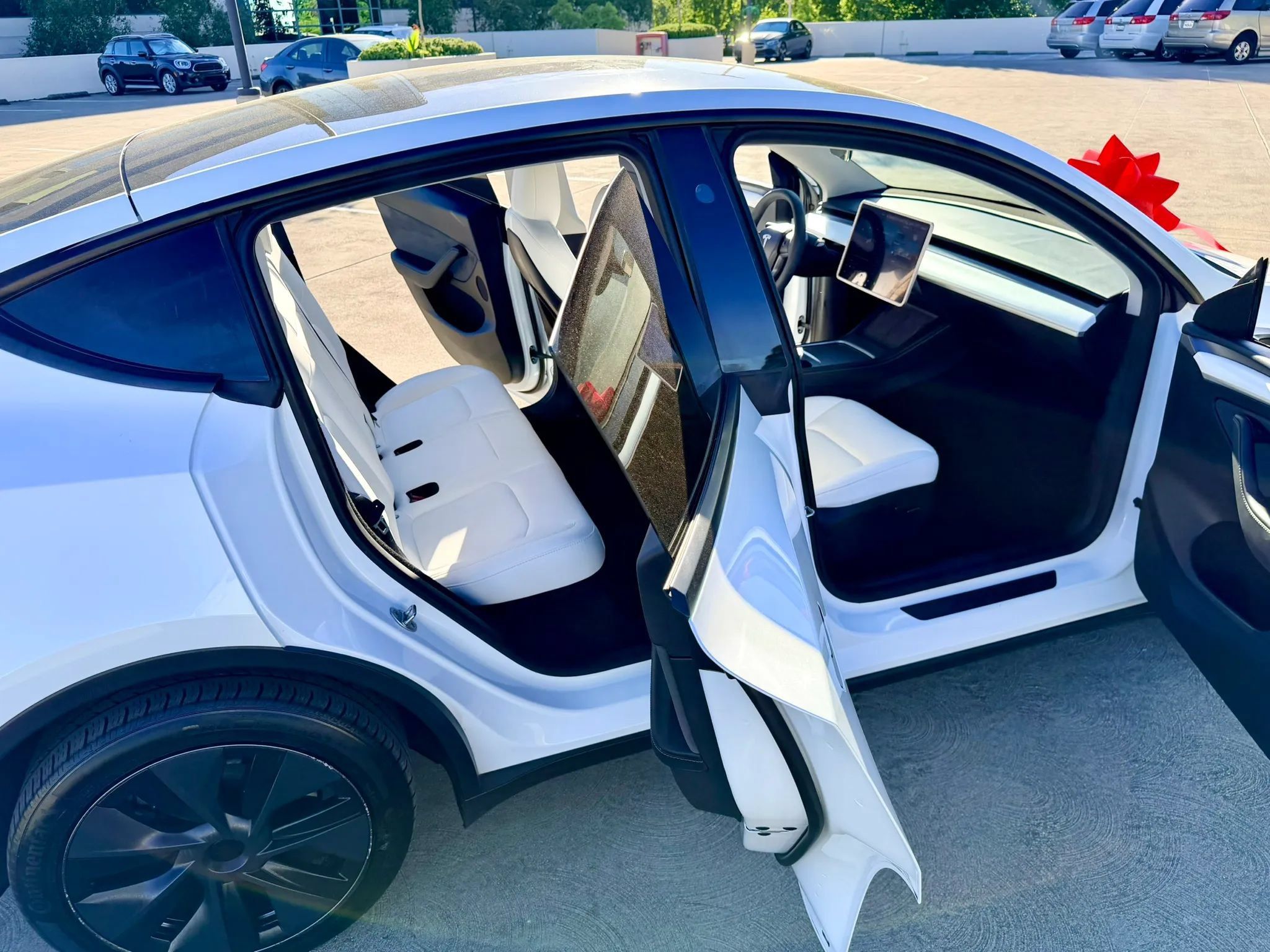 Used 2024 Tesla Model Y Long Range RWD image 40