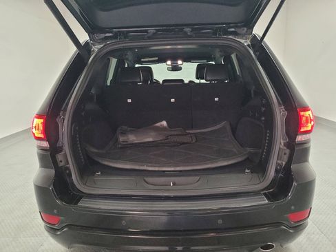 Used 2017 Jeep Grand Cherokee Altitude RWD image 29