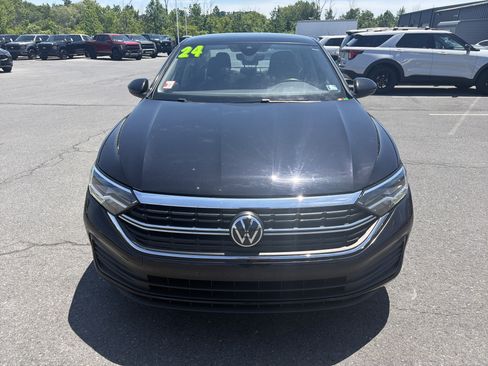Used 2024 Volkswagen Jetta SE FWD image 9