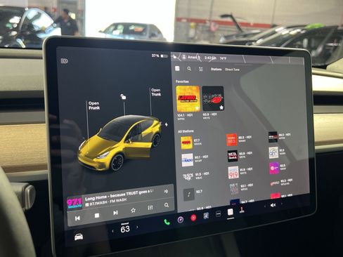 Used 2022 Tesla Model Y Performance image 19