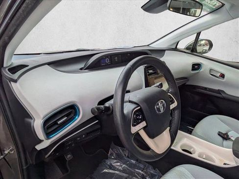 Used 2017 Toyota Prius Three image 9