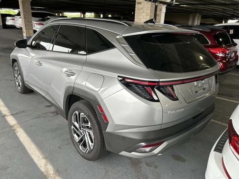 Used 2025 Hyundai Tucson Limited AWD/4WD image 2