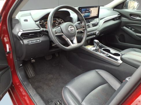 Used 2024 Nissan Altima 2.5 SR w/ SR Premium Package image 9