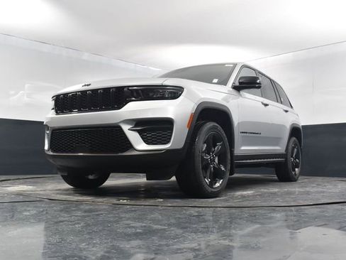 New 2025 Jeep Grand Cherokee Altitude w/ MOPAR Finishing Package AWD/4WD image 50