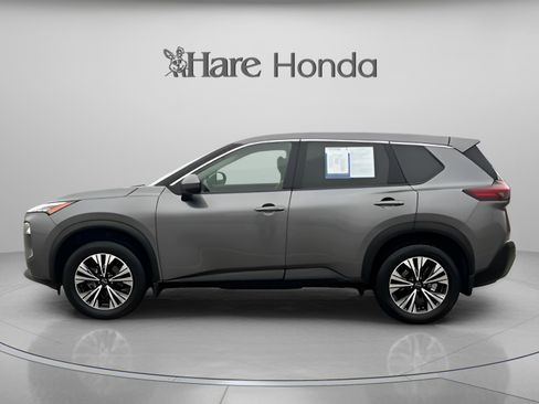 Used 2023 Nissan Rogue SV image 2