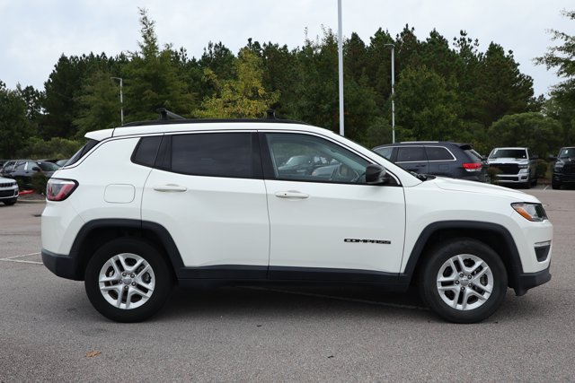 Used 2019 Jeep Compass Sport w/ Tech Group FWD image 3