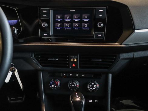 Certified 2023 Volkswagen Jetta Sport image 13
