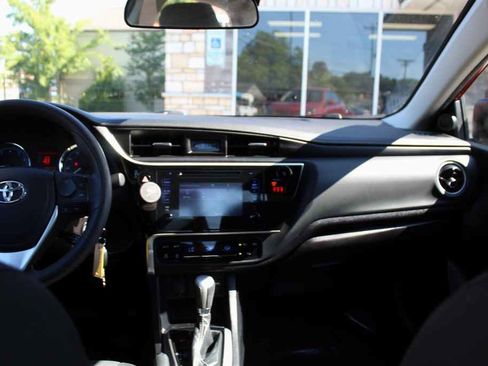 Used 2019 Toyota Corolla LE FWD image 27