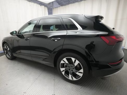 Used 2022 Audi e-tron Premium Plus w/ Premium Plus Package AWD/4WD image 34