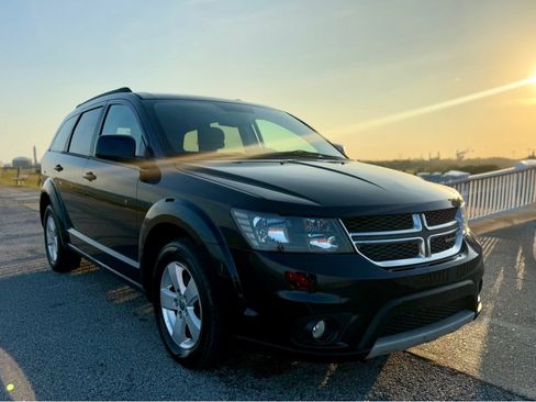 Used 2011 Dodge Journey Mainstreet w/ Popular Equipment Group image 3