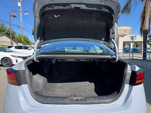 Used 2025 Nissan Altima 2.5 SR FWD image 32