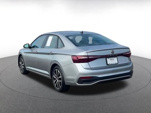 Used 2025 Volkswagen Jetta SE image 11