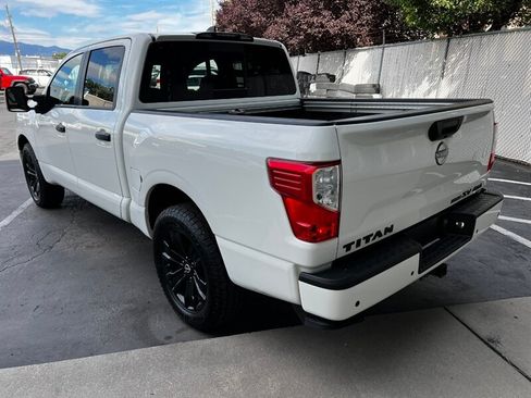 Used 2023 Nissan Titan SV w/ SV Convenience Package AWD/4WD image 5