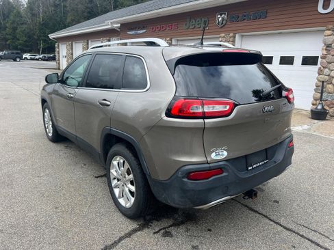 Used 2017 Jeep Cherokee Limited AWD/4WD image 7