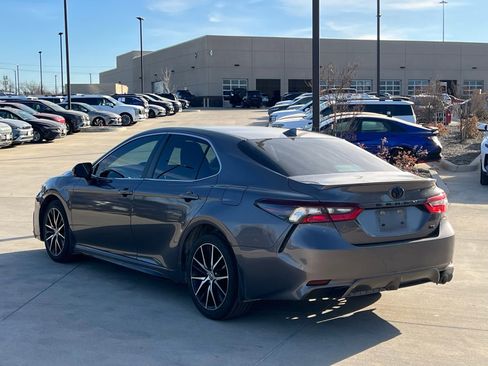 Used 2023 Toyota Camry SE image 10