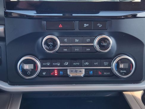 Used 2023 Ford Expedition Max XLT image 20