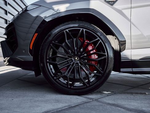 Used 2025 Lamborghini Urus SE image 3