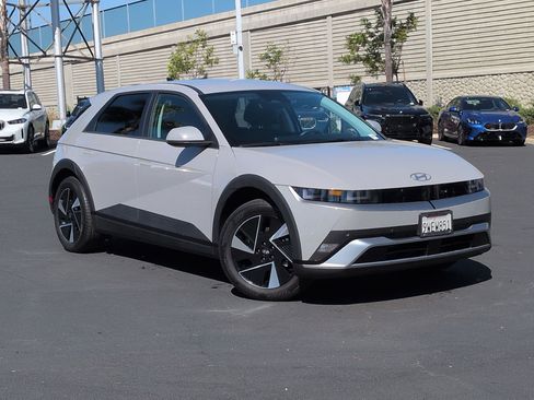 Used 2025 Hyundai Ioniq 5 SE RWD image 2