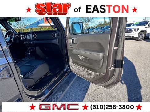 Used 2022 Jeep Wrangler Unlimited Sahara w/ Cold Weather Group image 14