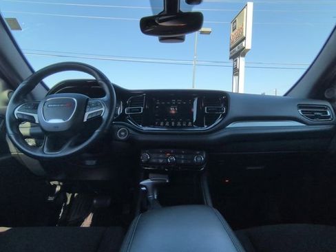 Used 2024 Dodge Durango SXT image 2