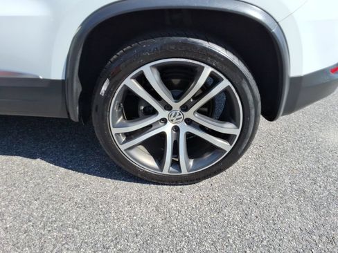 Used 2017 Volkswagen Tiguan SEL FWD image 11