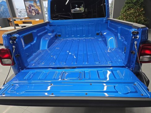 New 2025 Jeep Gladiator High Tide image 8