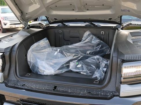 New 2026 GMC Hummer EV 4x4 Crew Cab image 9