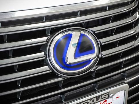 Used 2018 Lexus ES 300h w/ Navigation Package image 26