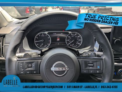 Used 2023 Nissan Pathfinder Platinum w/ Black Appearance Package AWD/4WD image 22