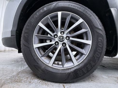 Used 2019 Toyota Highlander XLE image 20