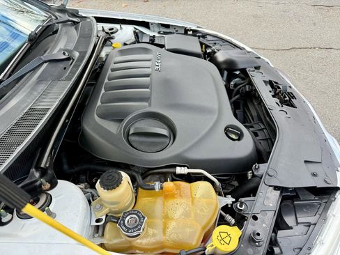 Used 2011 Chrysler 200 Limited FWD image 39