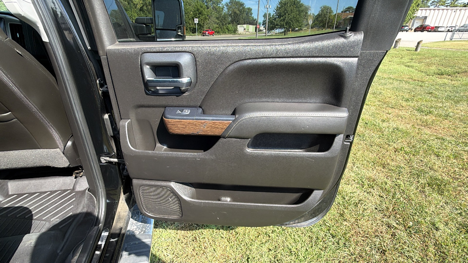 Used 2019 GMC Sierra 3500 Denali w/ Duramax Plus Package AWD/4WD image 17