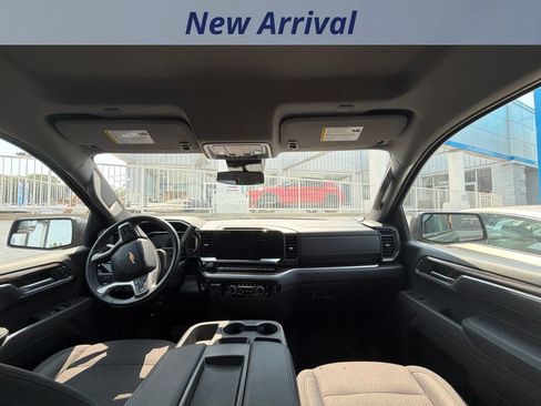 Used 2025 Chevrolet Silverado 1500 LT AWD/4WD image 3