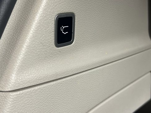 Certified 2024 Chrysler Pacifica Touring-L image 28