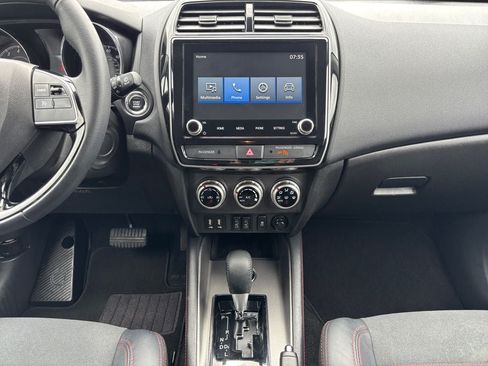 Used 2025 Mitsubishi Outlander Sport SE AWD/4WD image 12