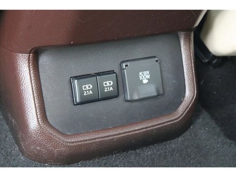 Used 2020 Toyota Highlander Limited image 17