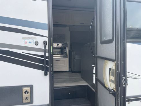 Used 2023 Ford E-450 and Econoline 450 Super Duty w/ Motorhome Prep Package RWD image 6