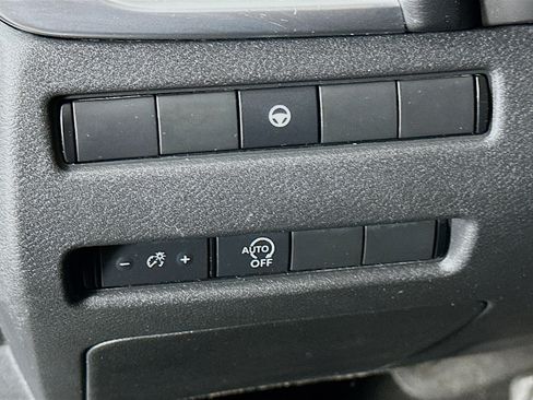 Used 2023 Nissan Rogue SV image 17