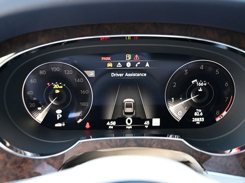 Used 2022 Bentley Bentayga image 27