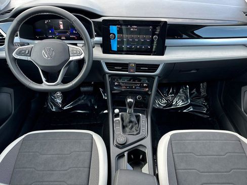 New 2026 Volkswagen Taos SE image 12