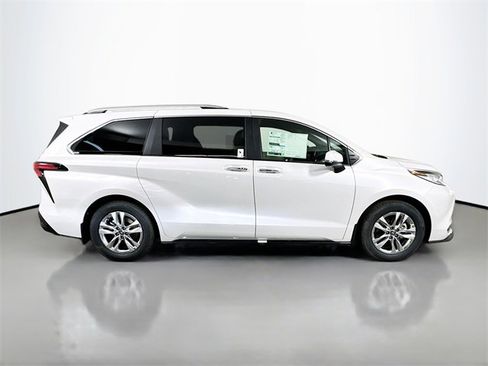 New 2026 Toyota Sienna Limited image 9