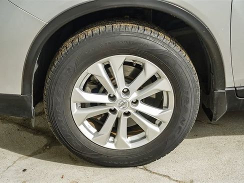 Used 2015 Nissan Rogue SV w/ SV Family Package image 10