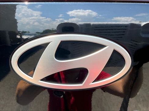 Used 2024 Hyundai Kona Limited AWD/4WD image 24