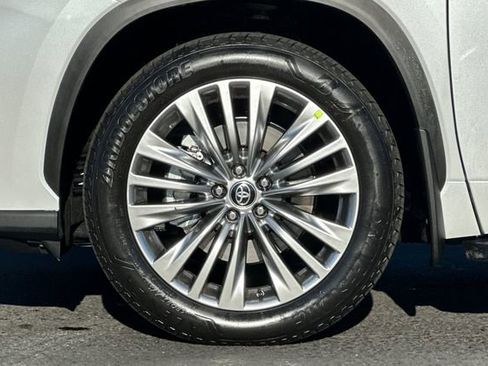 Certified 2026 Toyota Highlander Platinum image 35