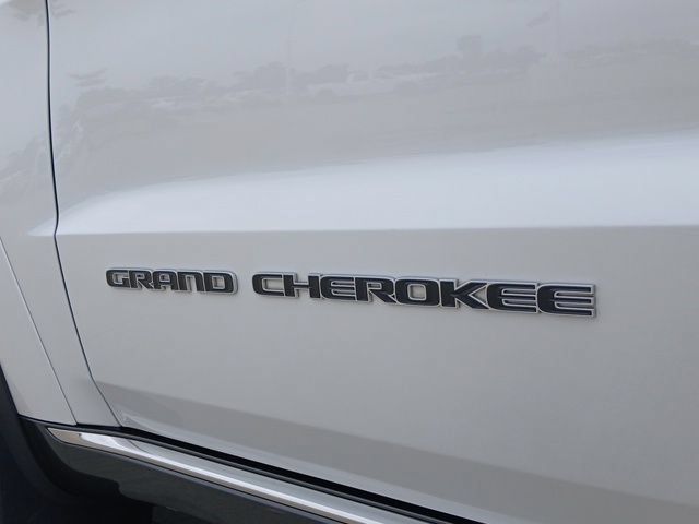 Used 2021 Jeep Grand Cherokee Summit AWD/4WD image 9