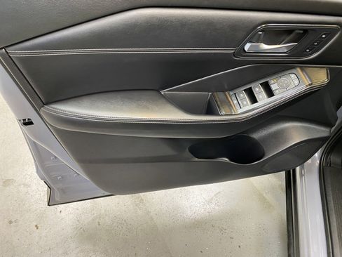 Used 2025 Nissan Rogue SL w/ Tech Package FWD image 20